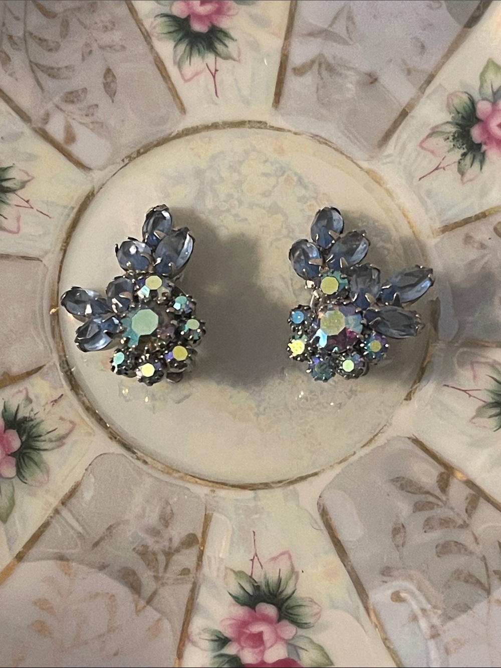 1950’s Weiss Frosted Blue Rhinestone Aurora Borealis Clip-on Earrings